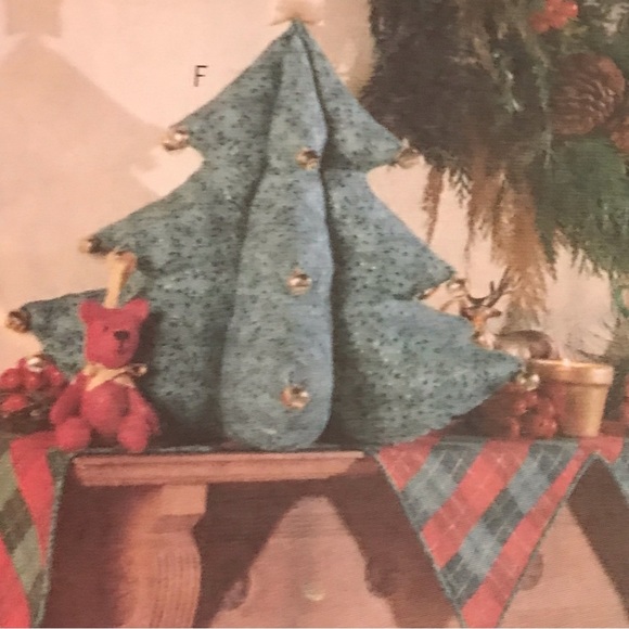 Traditional Christmas Crafts Tree Skirt Mantle Cover Bear Butterick 5783 - Picture 5 of 10